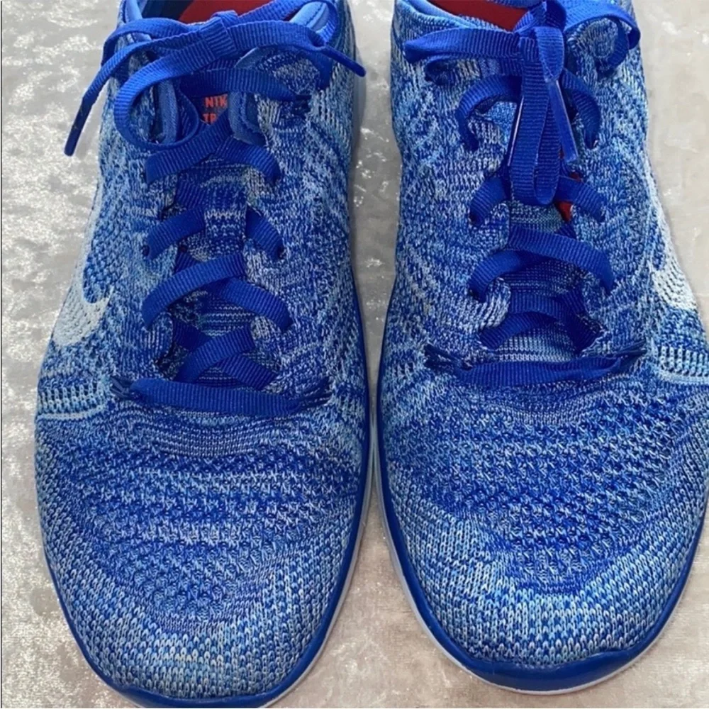 Nike women’s TR flyknit blue/white sneakers
